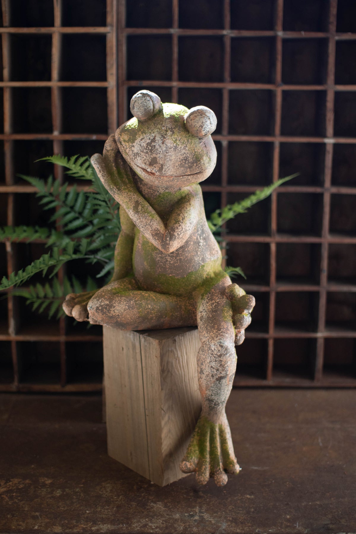 Faux Concrete Frog – LARGE