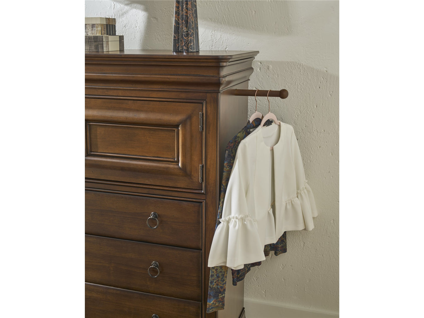 Dressing Chest