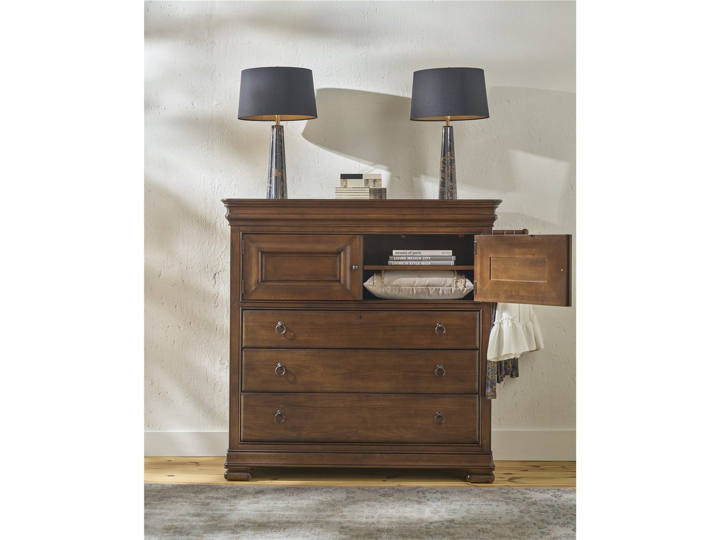 Dressing Chest