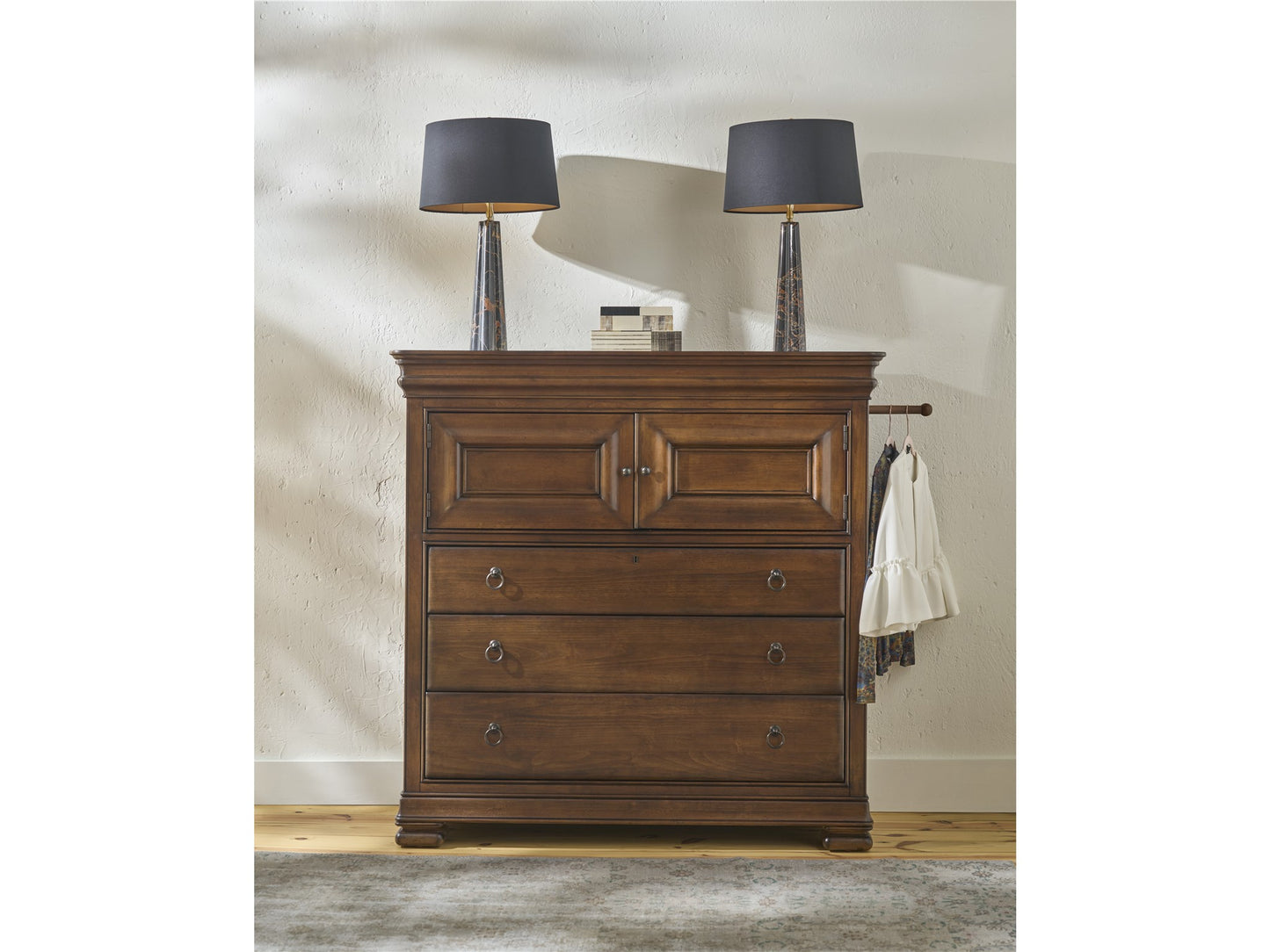 Dressing Chest