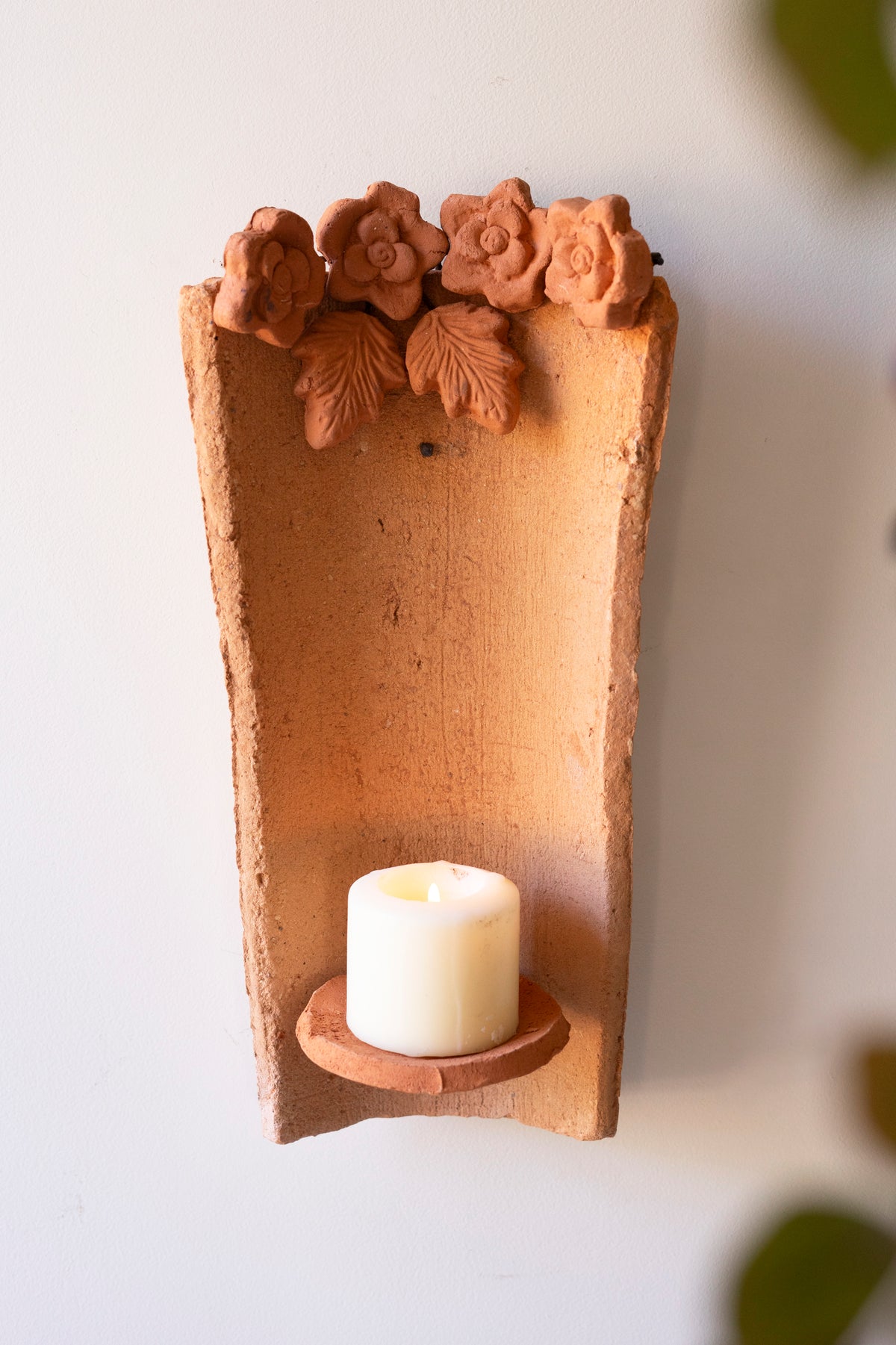 Clay Roofing Tile Pillar Holder with Flowers