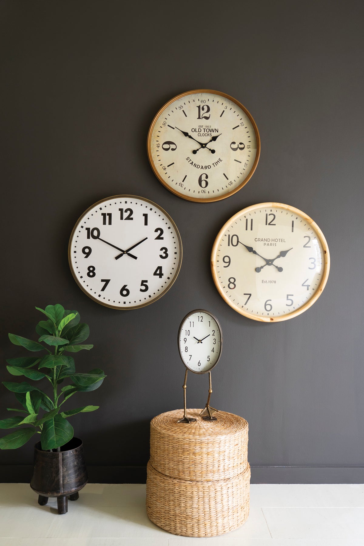 Round Black and White Wall Clock