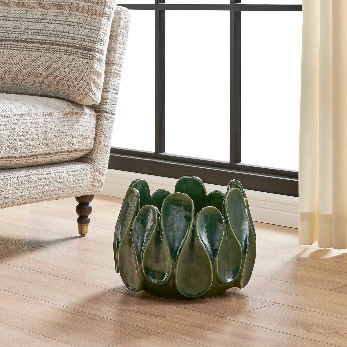 Petal Pinch Indoor-Outdoor Bowl