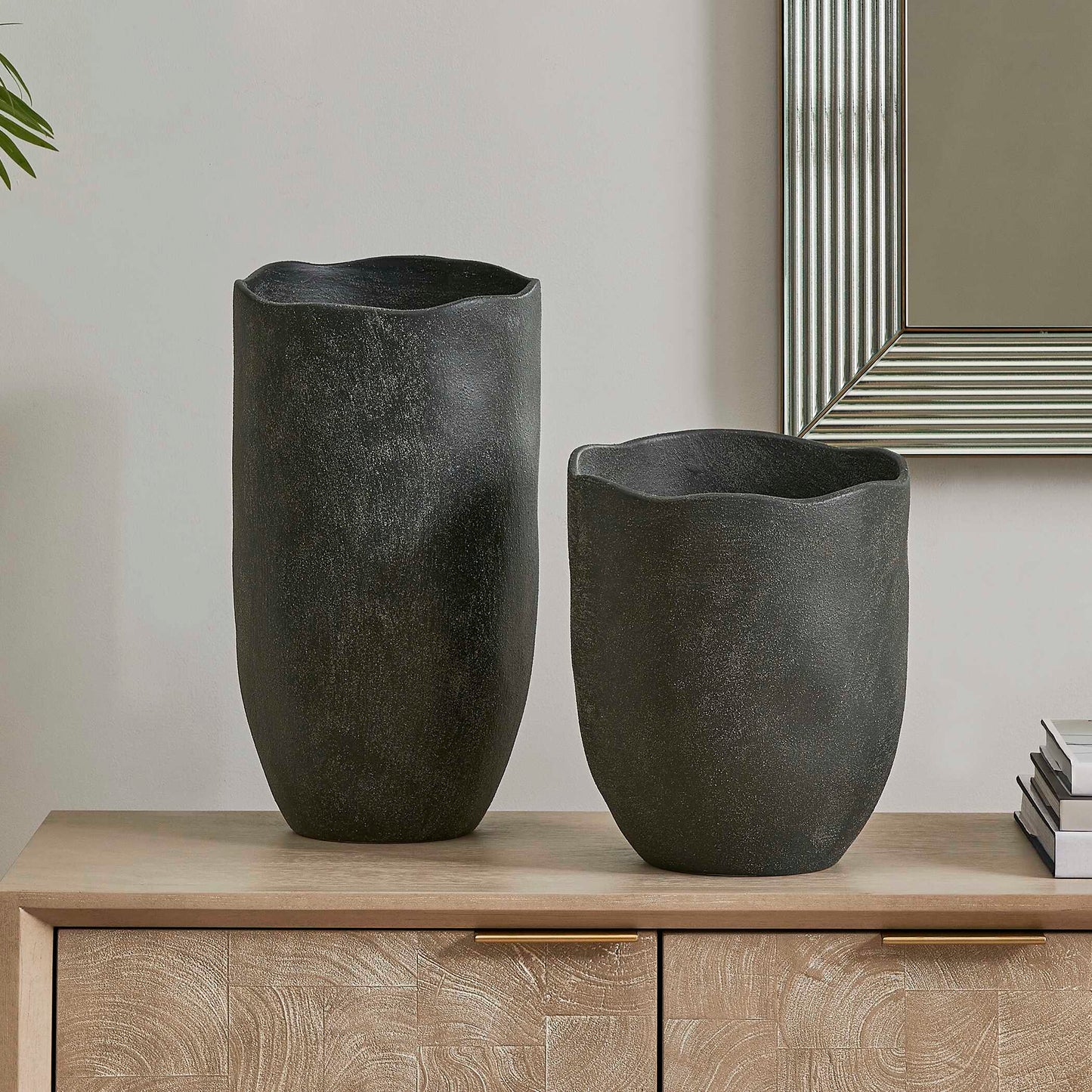 Komorebi Indoor-Outdoor Black Vases Set/2