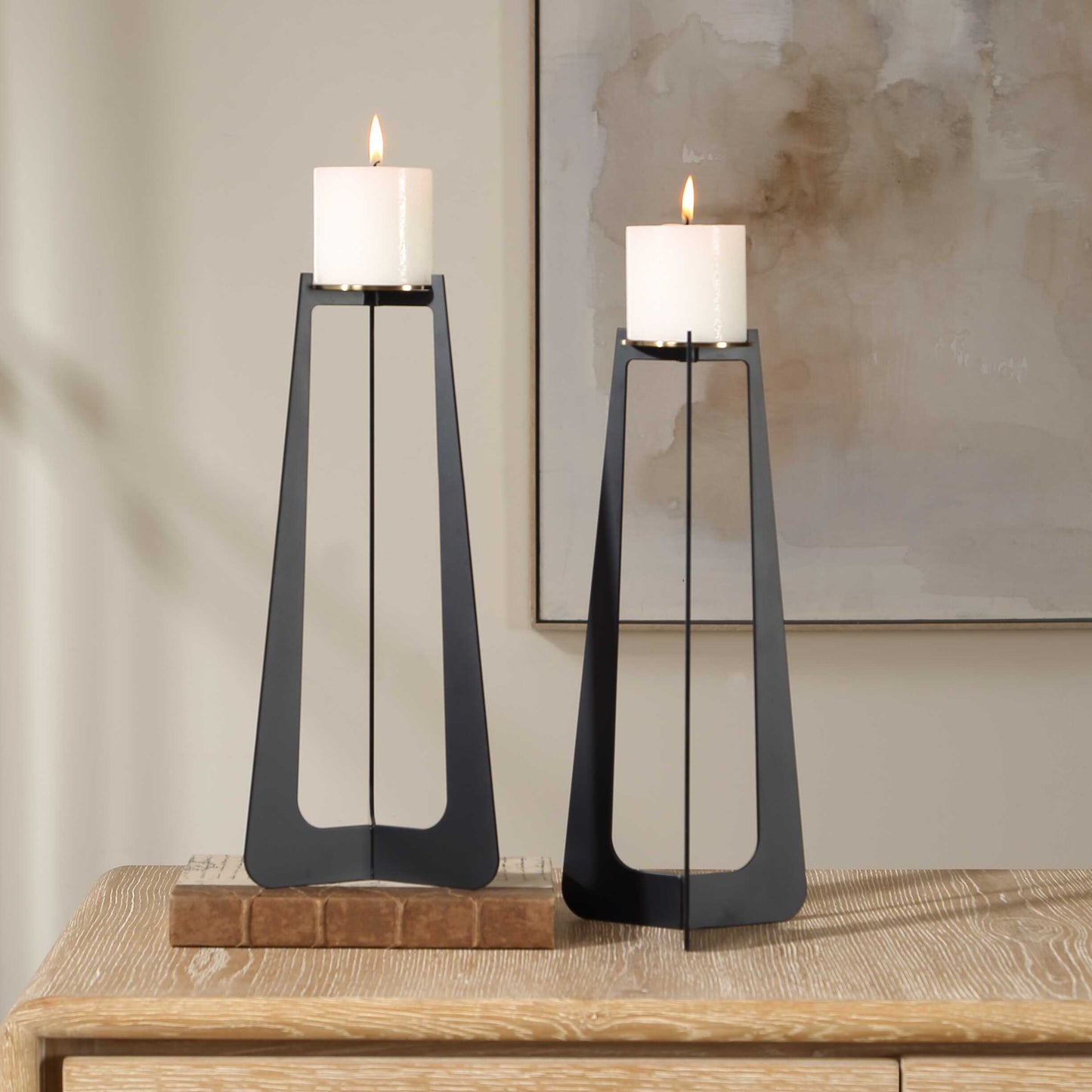 Columnar Black Candleholders Set/2