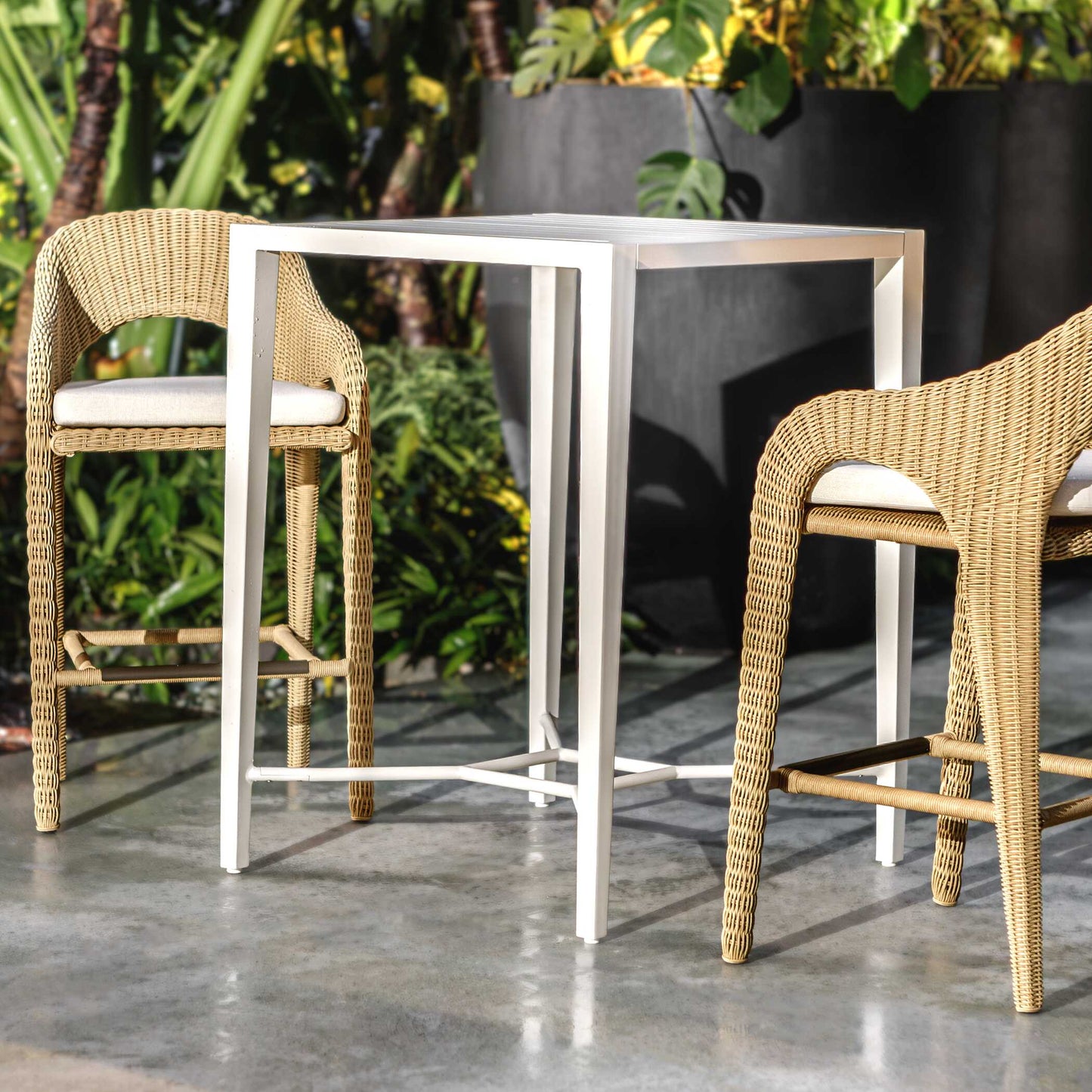 Montellano White Outdoor Bar Table