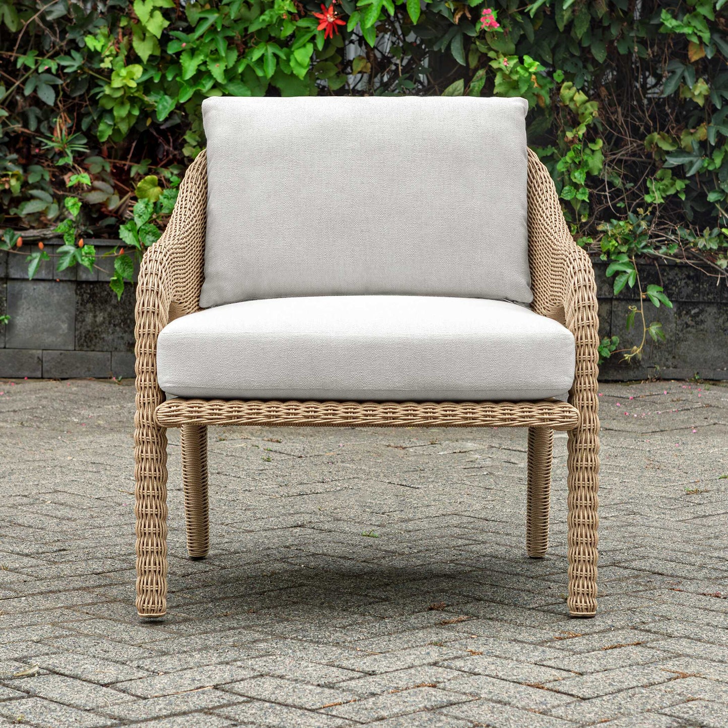 Kavali Outdoor Wicker Lounge Chair