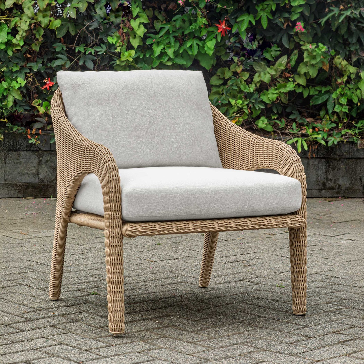 Kavali Outdoor Wicker Lounge Chair