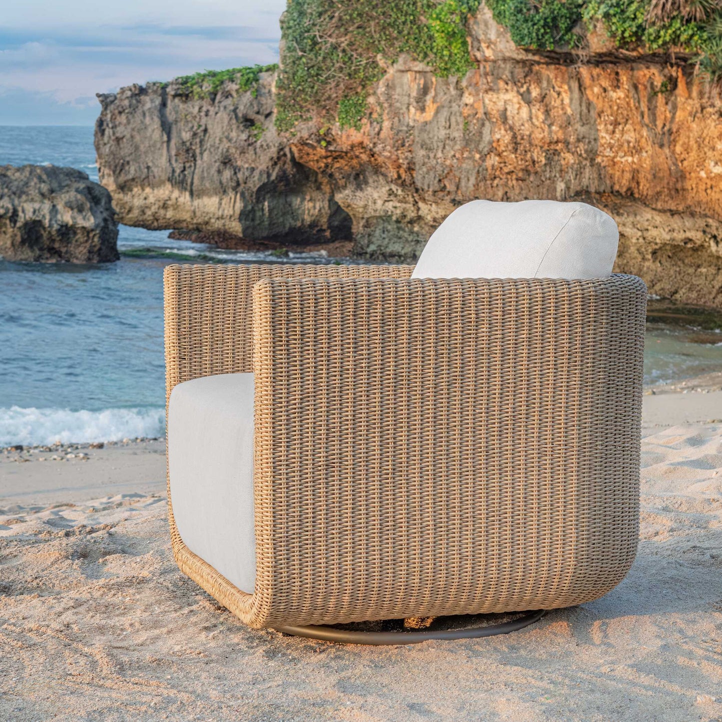 Santorini Outdoor Swivel Lounge Chair