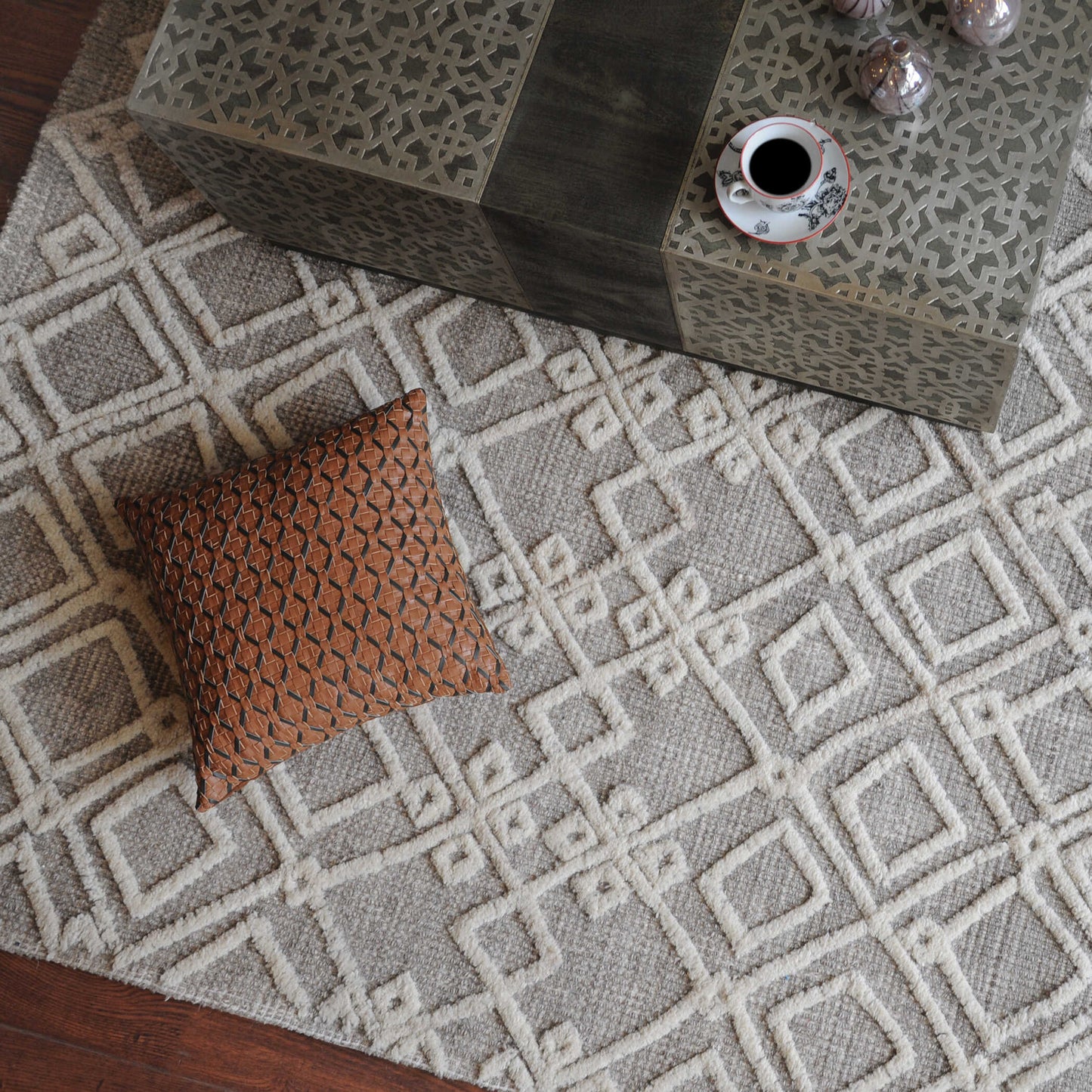 Sieano Gray-Ivory Rug