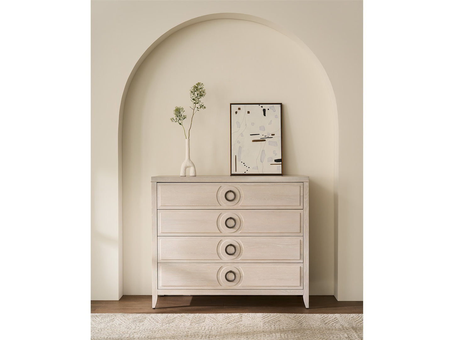 Lizmore Chest