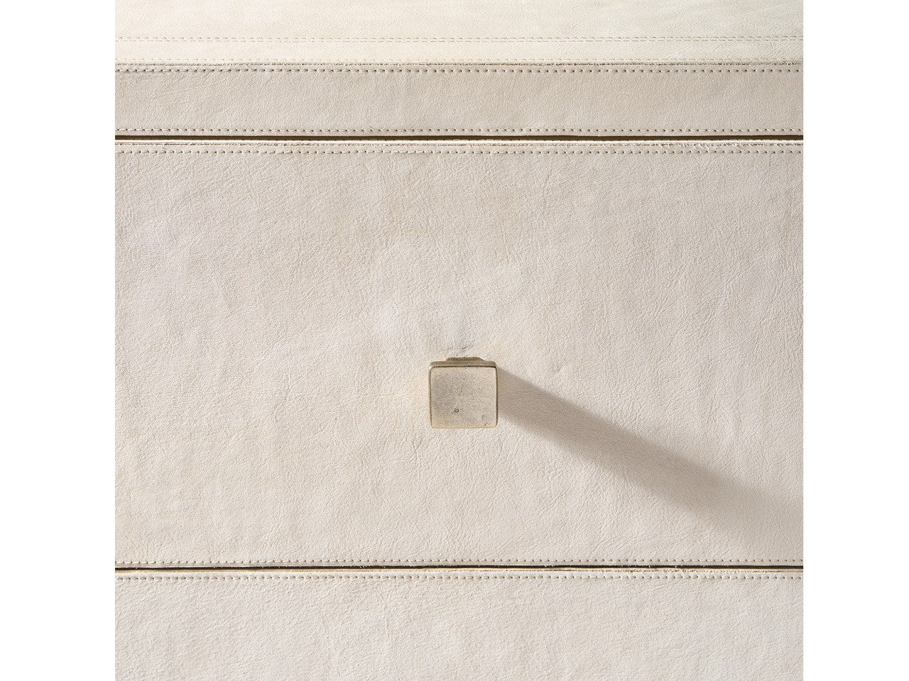 Lira Dresser