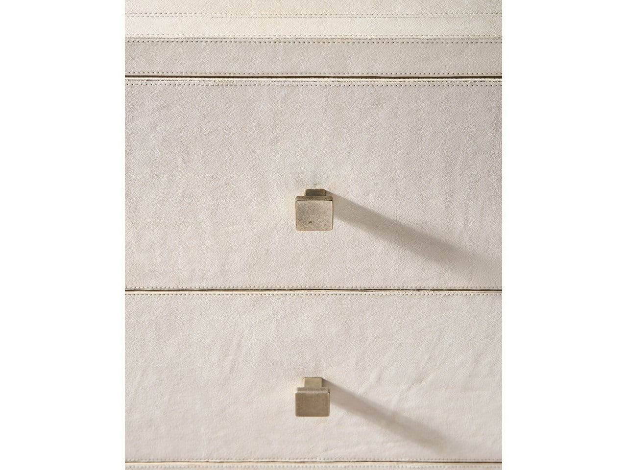 Lira Dresser