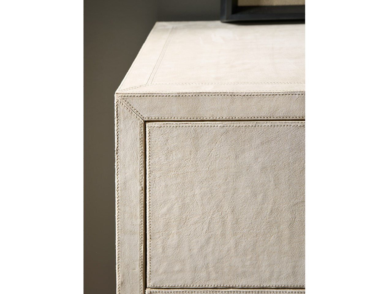 Lira Dresser