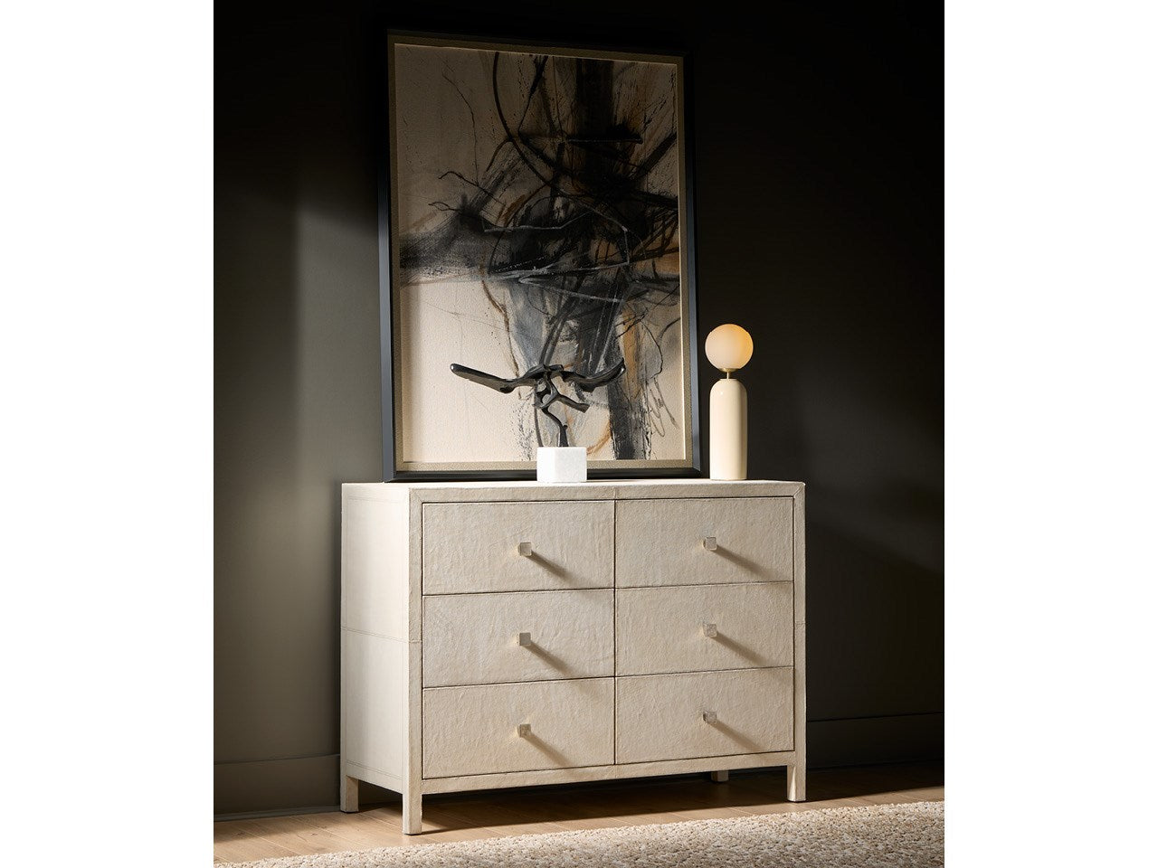Lira Dresser