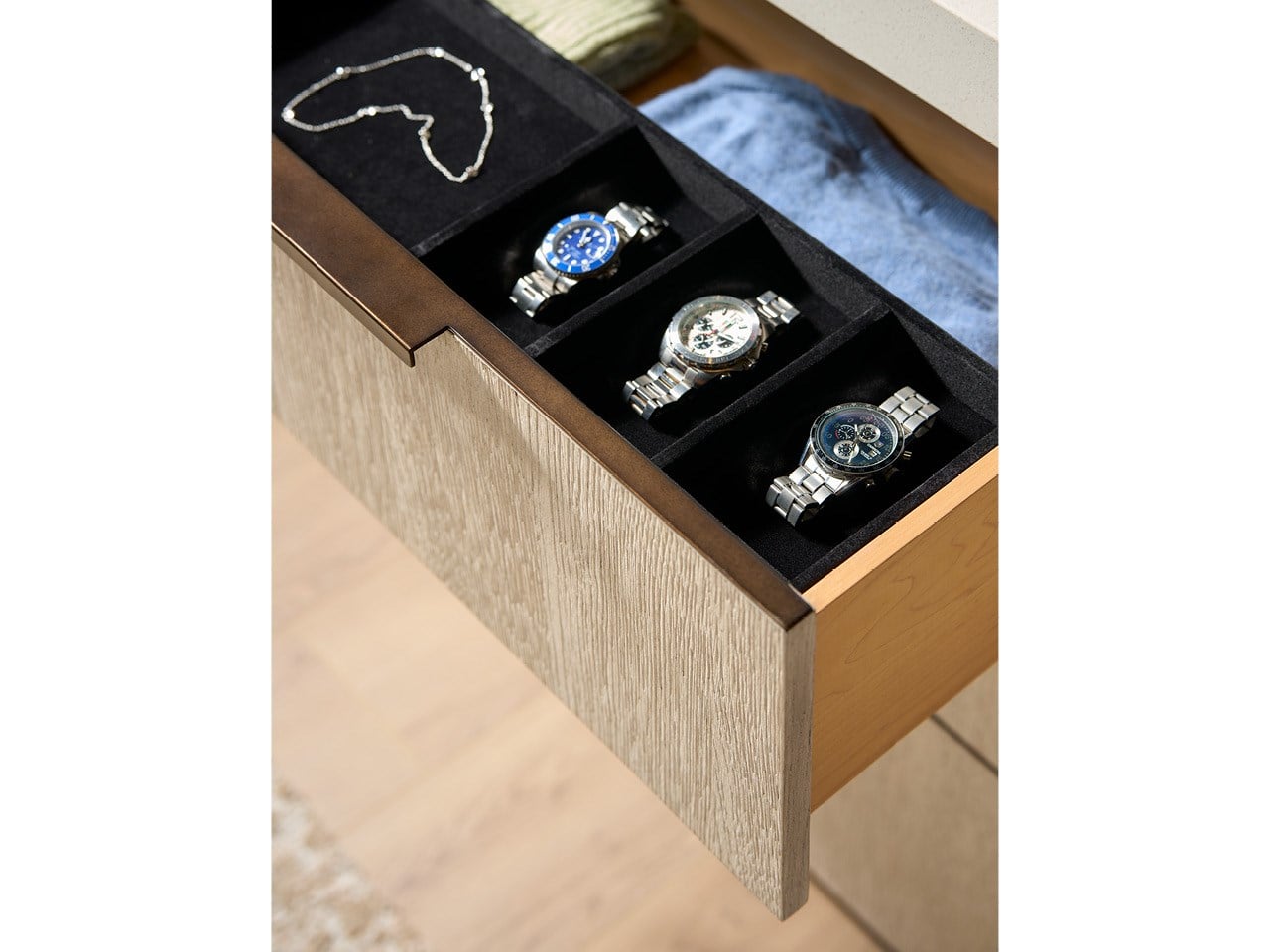 Quartz Dresser
