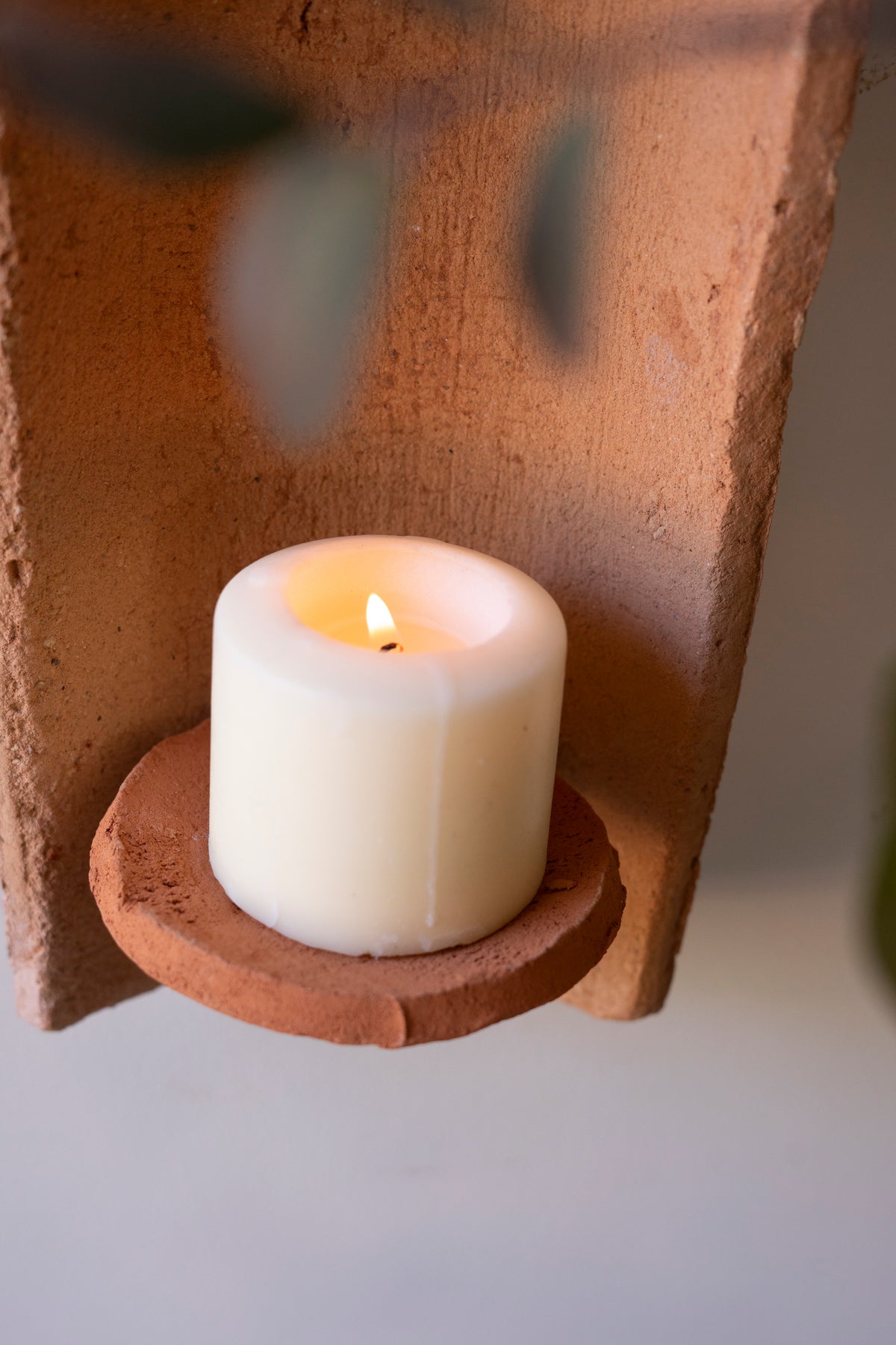 Clay Roofing Tile Pillar Holder with Flowers
